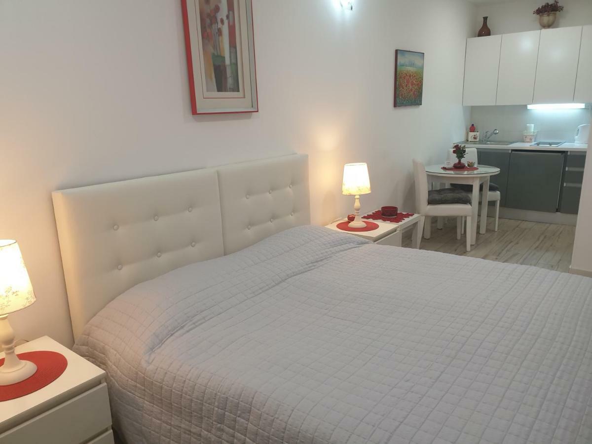 Apartments And Rooms Villa Lina Сплит Екстериор снимка